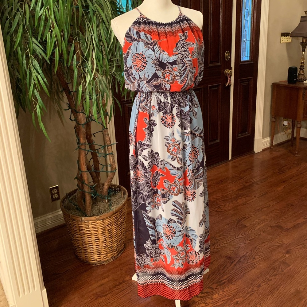 Beautiful maxi dress for summer!